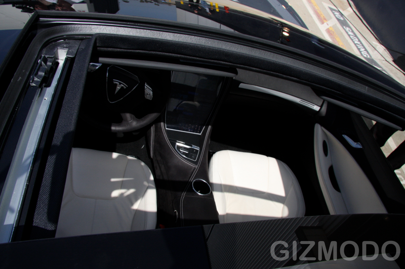 Illustration for article titled Tesla Model S Electric Sedan Prototype Has a Giant Touch Dashboard